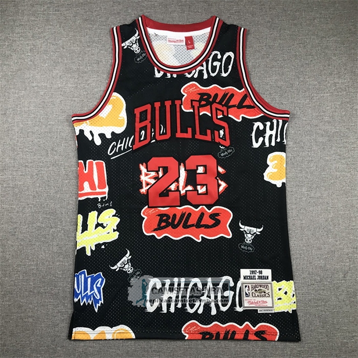 Camiseta Chicago Bulls Michael Jordan NO 23 Slap Sticker Mitchell & Ness 1997-98 Negro